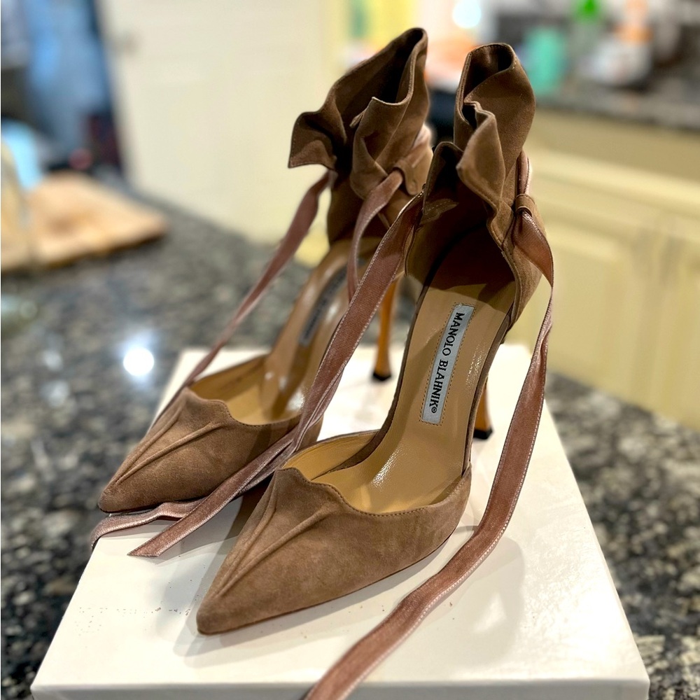 Beautiful Manolo Blahnik heels! Size 38 (US 8), Ballerina style in Taupe